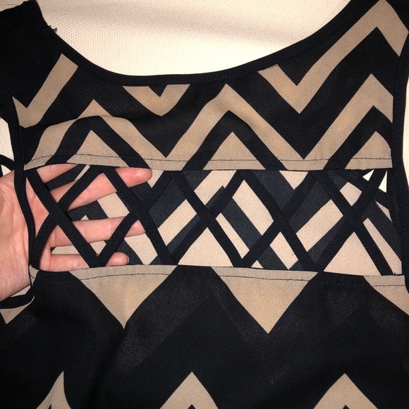 Black and Tan Flowy Tank - Picture 6 of 7